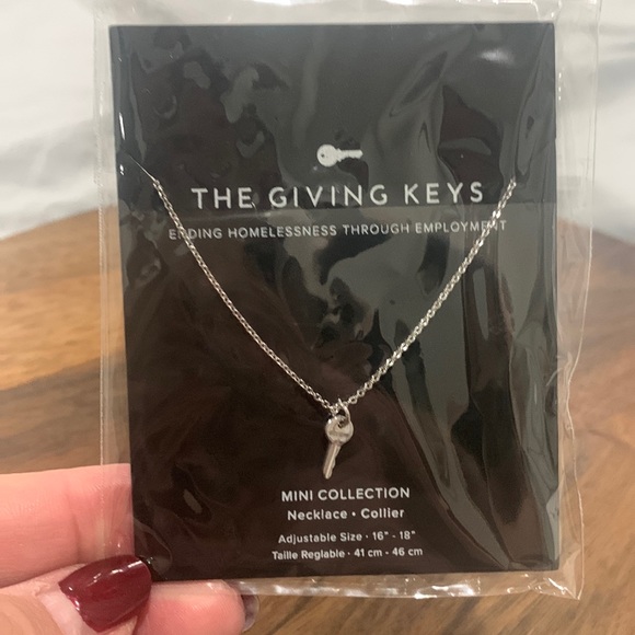 NWT - The Giving Key Necklace - Picture 1 of 5